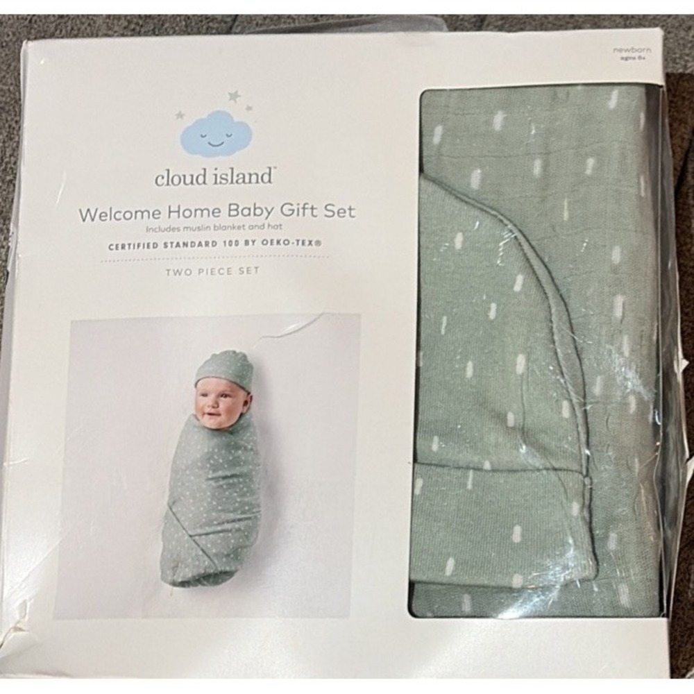 Cloud Island Welcome Home Baby Gift Set Blanket & Hat - Green Age 0+